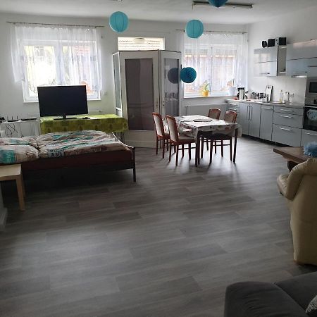 Einraum-Ferienwohnung 46M2 Eisenhuettenstadt-Diehlo Esterno foto