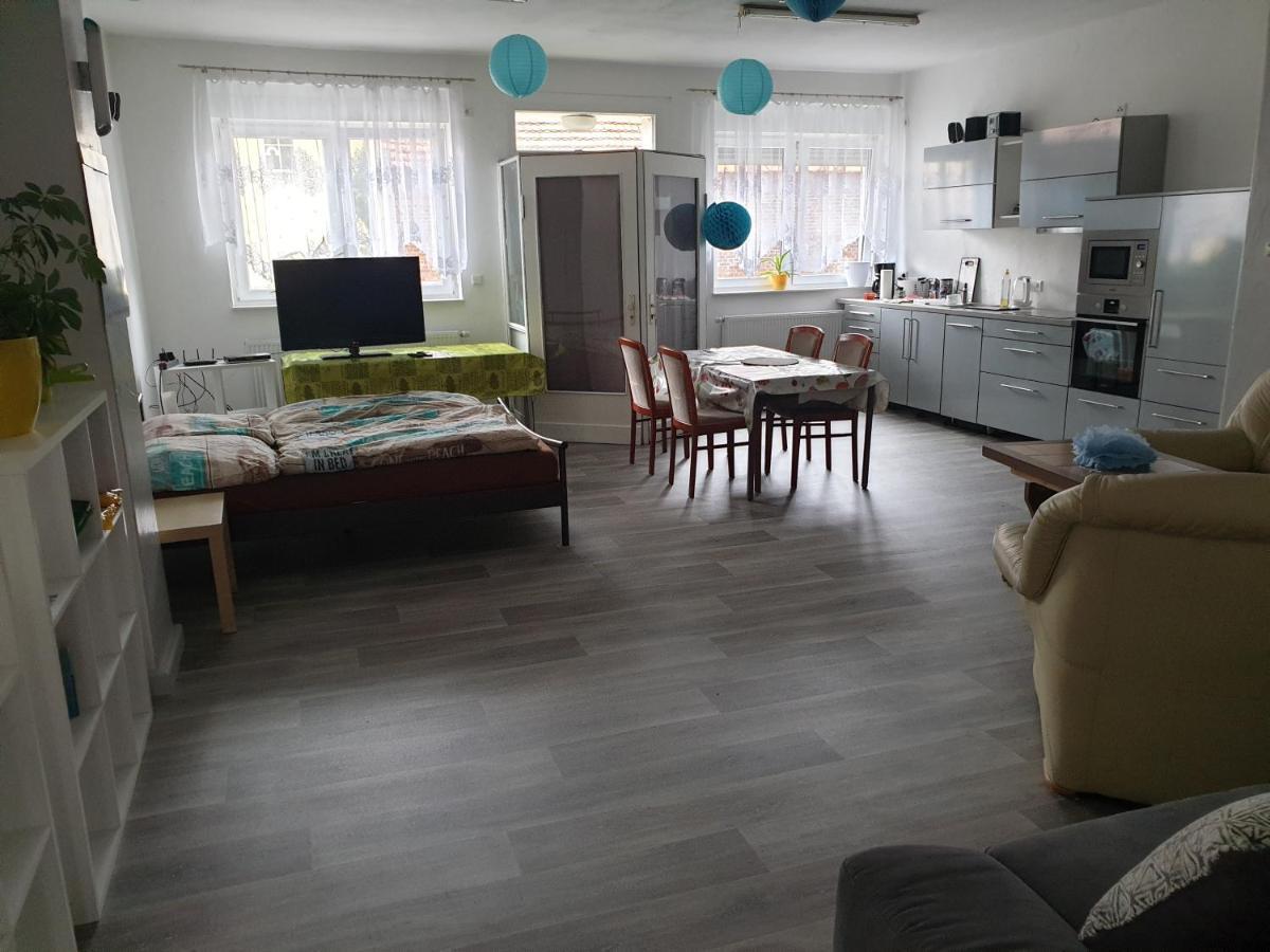 Einraum-Ferienwohnung 46M2 Eisenhuettenstadt-Diehlo Esterno foto